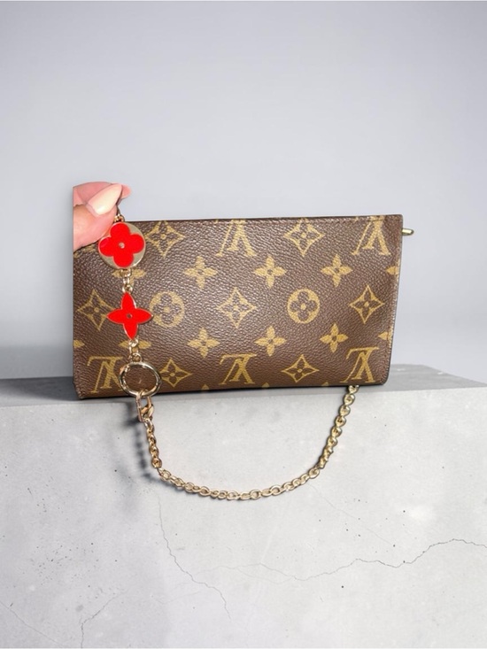 Louis Vuitton Handbags - Louis Vuitton Monogram Pochette Wallet w/ Chain Crossbody | Vintage LV Clutch